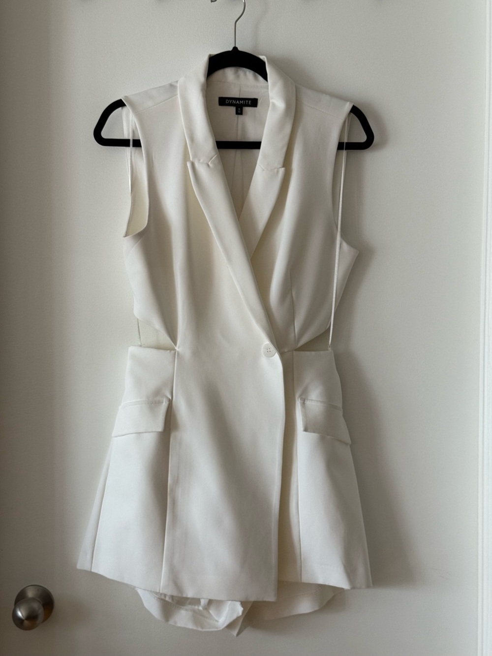 Dynamite Rowan Cut Out Blazer Romper – White — Mediun